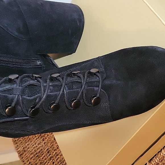 Black Kendall and Kylie Booties. - Picture 3 of 6